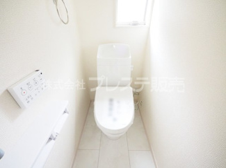 【トイレ】 | 奈良市菅原町の新築一戸建 全７区画 | 現地写真（７号地１階トイレ）温水洗浄便座を標準装備！