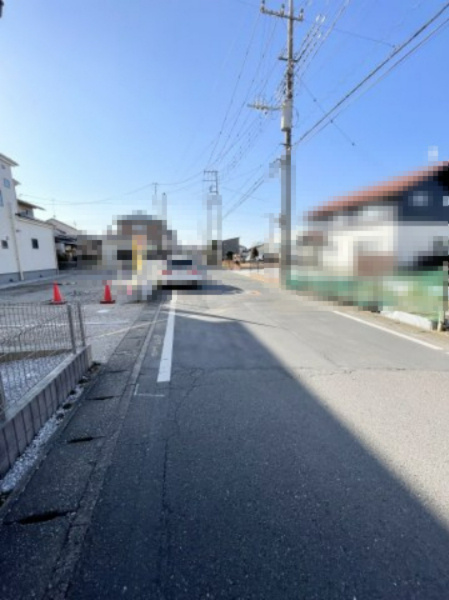 【土地】川越市小堤建築条件無し売地の前面道路含む現地写真|前面道路6ｍあり広々♪