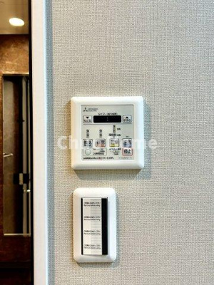 【内装】 | ヴィルヌーブ入谷 | 【浴室乾燥機】暖房・冷風・換気・乾燥が可能です。毎日を快適に過ごせるうれしい機能が揃っています。雨の日の洗濯物も安心です。