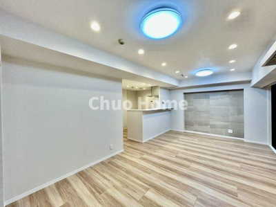 【居間・リビング】 | ヴィルヌーブ入谷 | 【リビングダイニング】一日の中で多くの時間を過すことになるリビングダイニングだからこそ、いつも穏やかな空間であることが必然。爽やかな通風と採光を存分に感じる事が出来る空間です。