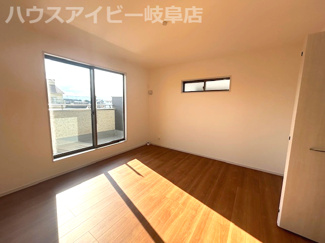 【洋室】 | 羽島市堀津町新築建売全2棟！敷地広々71坪！お車並列3台可能！広々お庭スペースあり！ | 羽島市堀津町新築建売全2棟！敷地広々71坪！お車並列3台可能！広々お庭スペースあり！