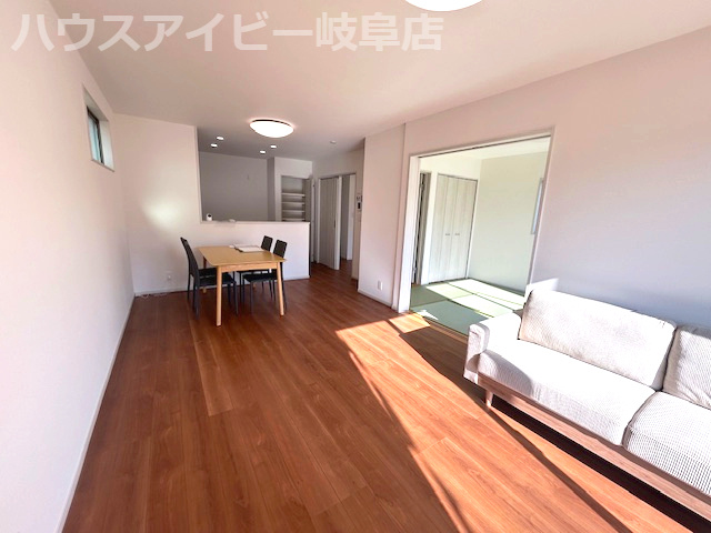 【居間・リビング】の画像