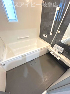 【浴室】 | 羽島市堀津町新築建売全2棟！敷地広々71坪！お車並列3台可能！広々お庭スペースあり！ | 羽島市堀津町新築建売全2棟！敷地広々71坪！お車並列3台可能！広々お庭スペースあり！