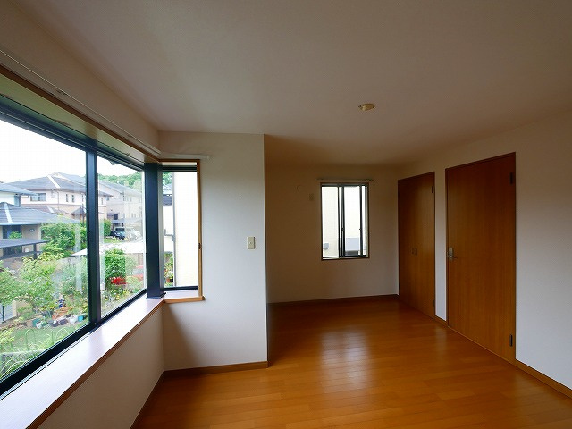 朝日メゾネットＡ・Ｂの寝室|ゆとりの広さです