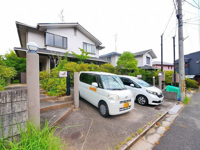 朝日メゾネットＡ・Ｂの駐車場