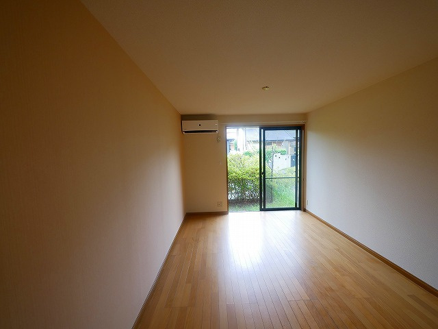 朝日メゾネットＡ・Ｂの居間・リビング|ゆったりとしたリビングです