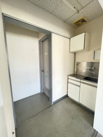 久喜市青葉３丁目の店舗事務所のキッチン