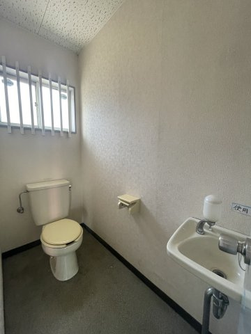 久喜市青葉３丁目の店舗事務所のトイレ