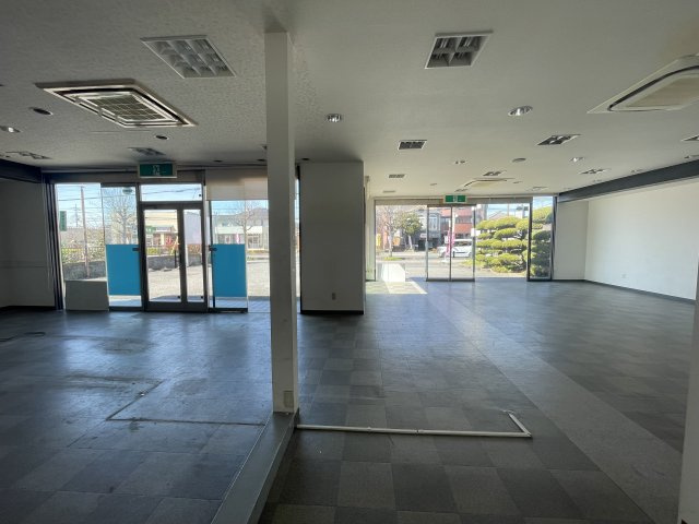 久喜市青葉３丁目の店舗事務所の内装