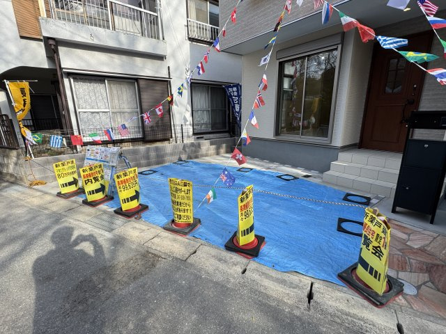 柏市あかね町新築戸建（あかね町４期）の前面道路含む現地写真|駐車スペース完備