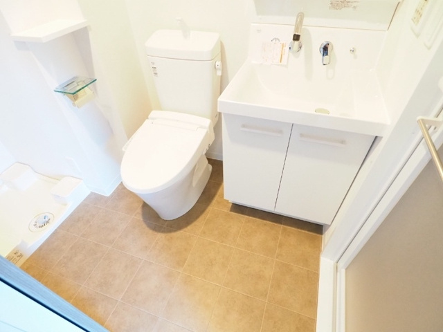 新品家具付きマンション本町14(KaGood東京)の洗面所