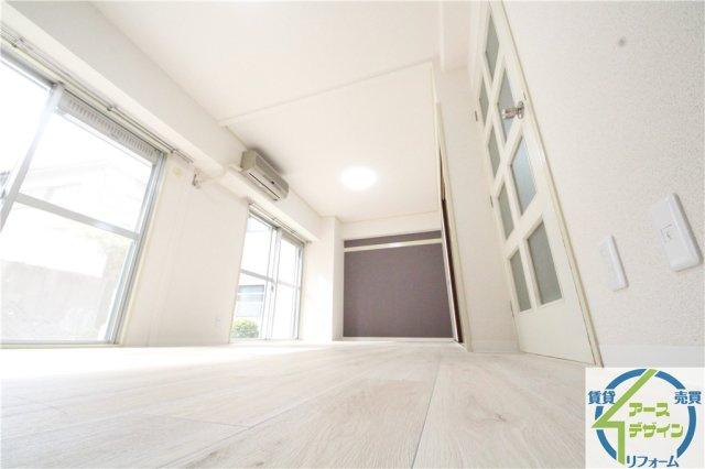 ロイヤルメゾンアドニスの居間・リビング|※類似部屋