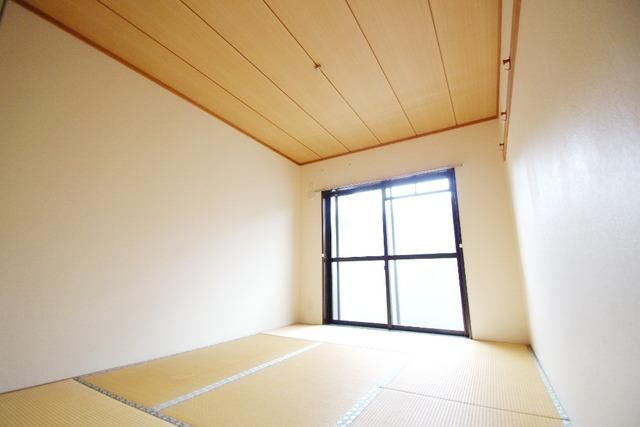 川崎市多摩区菅北浦２丁目の賃貸マンションの和室