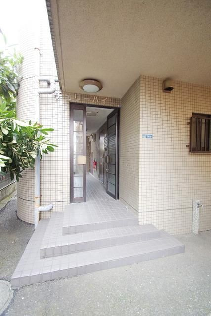 川崎市多摩区菅北浦２丁目の賃貸マンションのエントランス