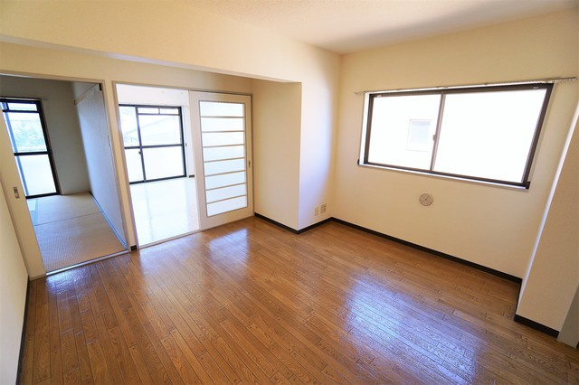 川崎市多摩区菅北浦２丁目の賃貸マンションの居間・リビング