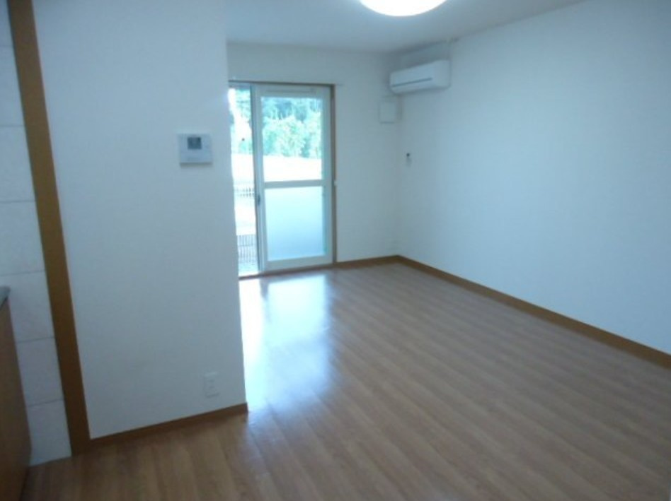 川崎市多摩区長沢４丁目のアパートの居間・リビング