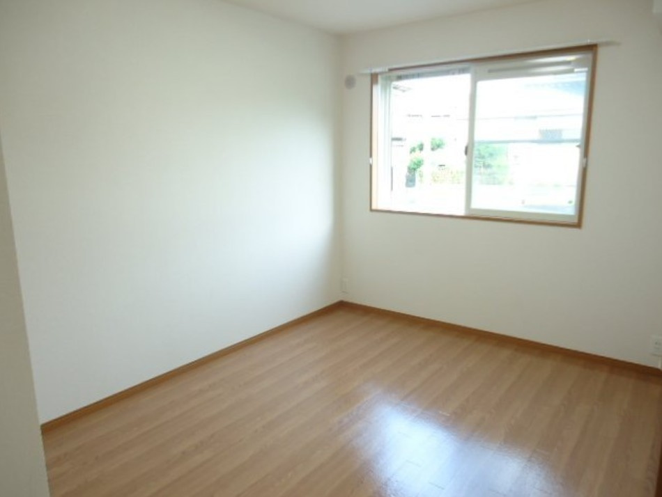 川崎市多摩区長沢４丁目のアパートの寝室