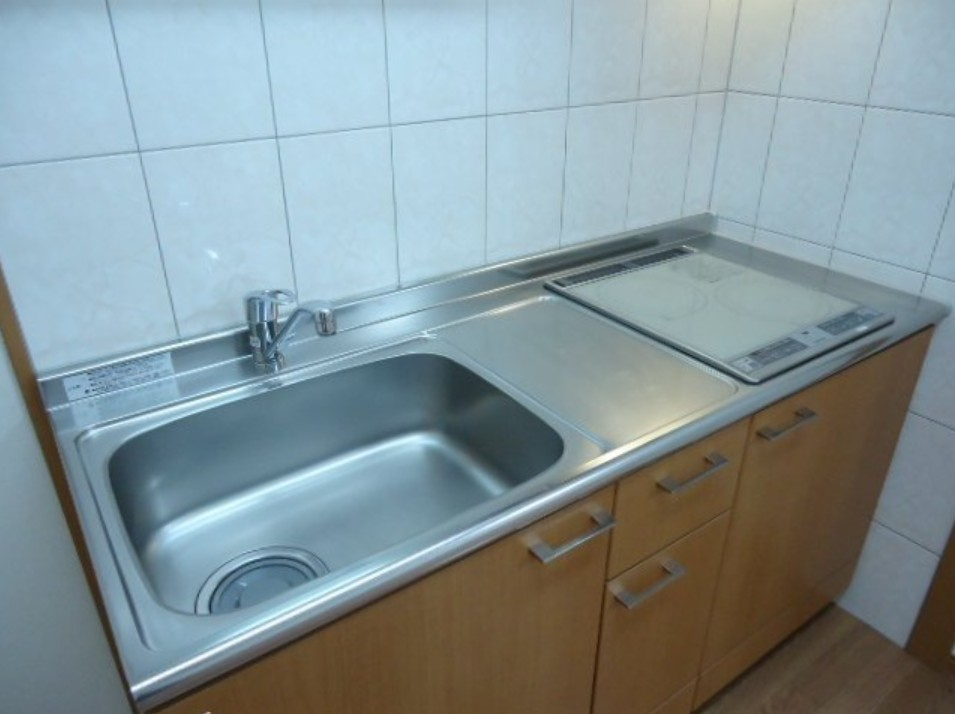 川崎市多摩区長沢４丁目のアパートのキッチン