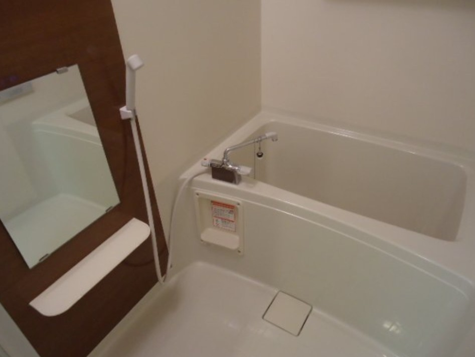 川崎市多摩区長沢４丁目のアパートの浴室