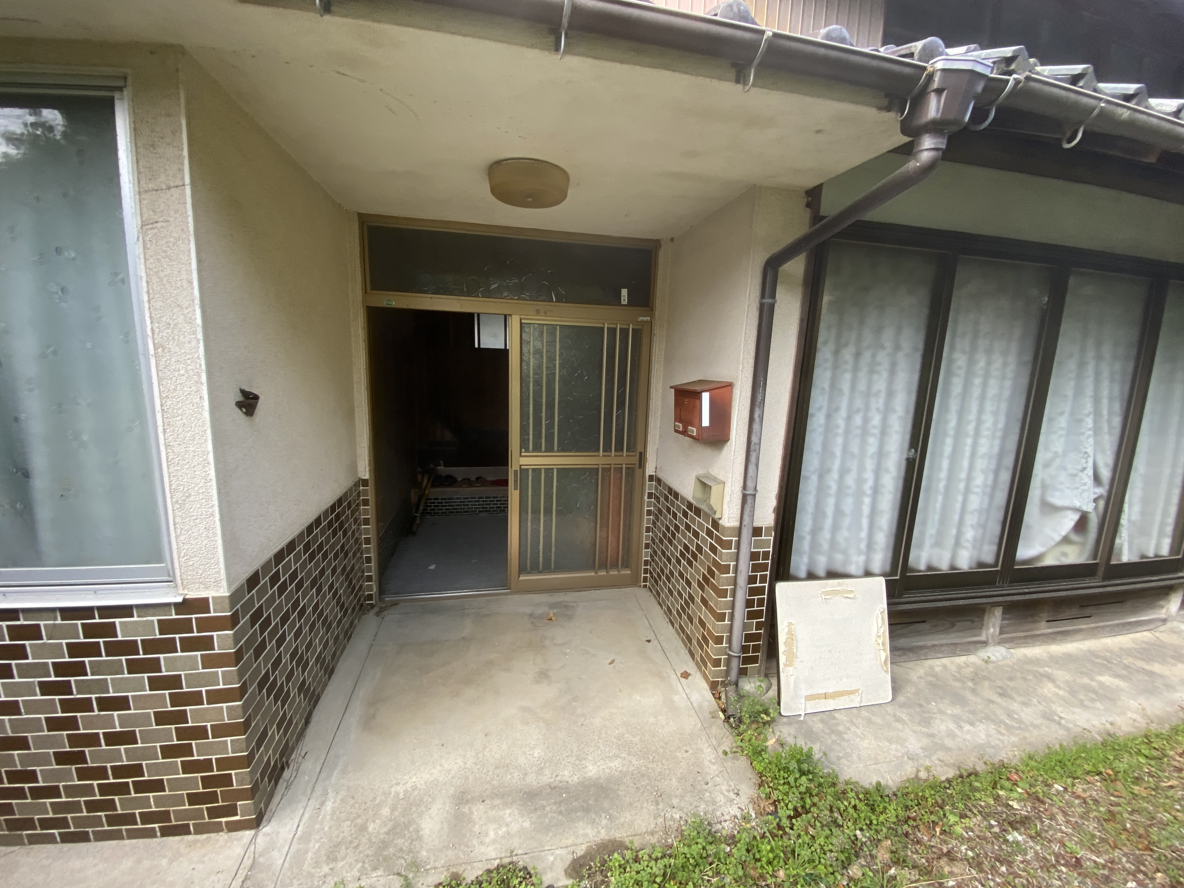 丹波市氷上町佐野の中古一戸建の外観|玄関