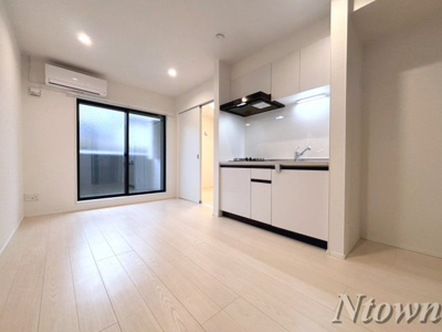 【居間・リビング】 | Cherim 本陣十王町 North | こちらの居間で趣味の時間をお楽しみください