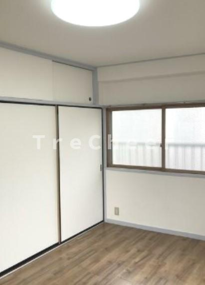 しきマンションの洋室