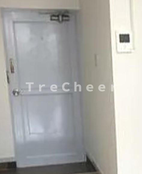 しきマンションの玄関