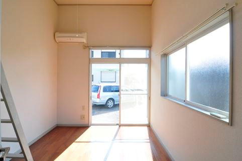 ヴェルディAの居間・リビング|ゆったり過ごせる居間です