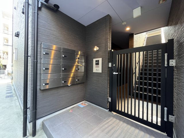 CRASTINE遠里小野のエントランス