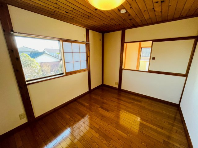 栃木市沼和田町 リフォーム物件　の洋室|〇2階洋室　6帖〇
日差しが注ぎ、心地よい空間です（＾＾）
2025年12月撮影