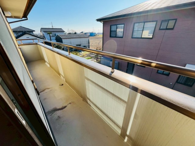 栃木市沼和田町 リフォーム物件　のバルコニー|〇バルコニー〇
日当たり良好なバルコニー♪お洗濯物を乾かす強い味方になります！
2025年12月撮影