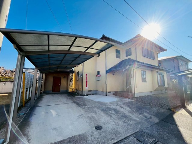 栃木市沼和田町 リフォーム物件　の駐車場|〇カーポート〇
雨や雪から車を守るカーポート付き（＾＾）
2025年12月撮影