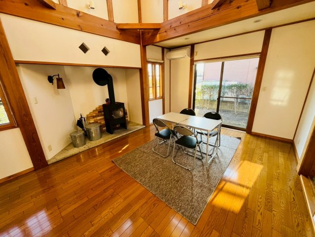 栃木市沼和田町 リフォーム物件　の居間・リビング|〇リビング〇
陽当り良好♪明るい日差しが差し込みます（＾＾）
2025年12月撮影
