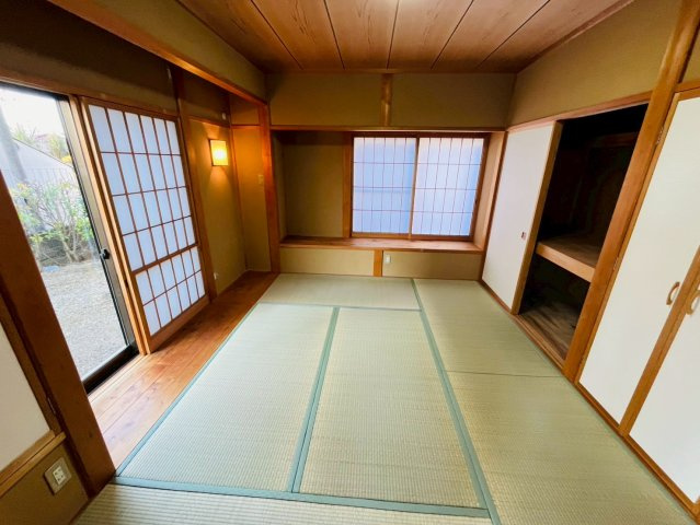 栃木市沼和田町 リフォーム物件　のキッチン|〇キッチン〇
リフォーム済みシステムキッチン♪勝手口があるので、買い物帰りやゴミ出しの際に便利です！
