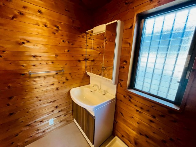 栃木市沼和田町 リフォーム物件　の独立洗面台|〇洗面所〇
リフォーム済みのきれいな洗面台！気持ちよく朝の身支度ができます（＾＾）
2025年12月撮影