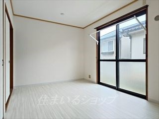 広島市安佐北区落合南３丁目のアパートの居間・リビング|改装前の内観です