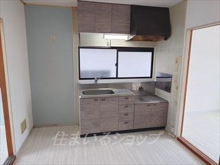 広島市安佐北区落合南３丁目のアパートのキッチン|改装前の内観です