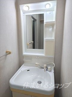 ハイライフ奥田　Ｃ棟の洗面所|改装前の内観です