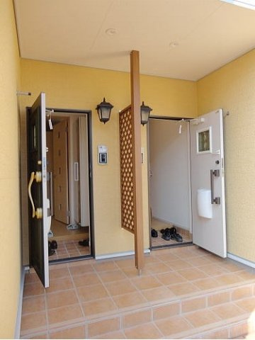 プリムローズ　Ａの玄関