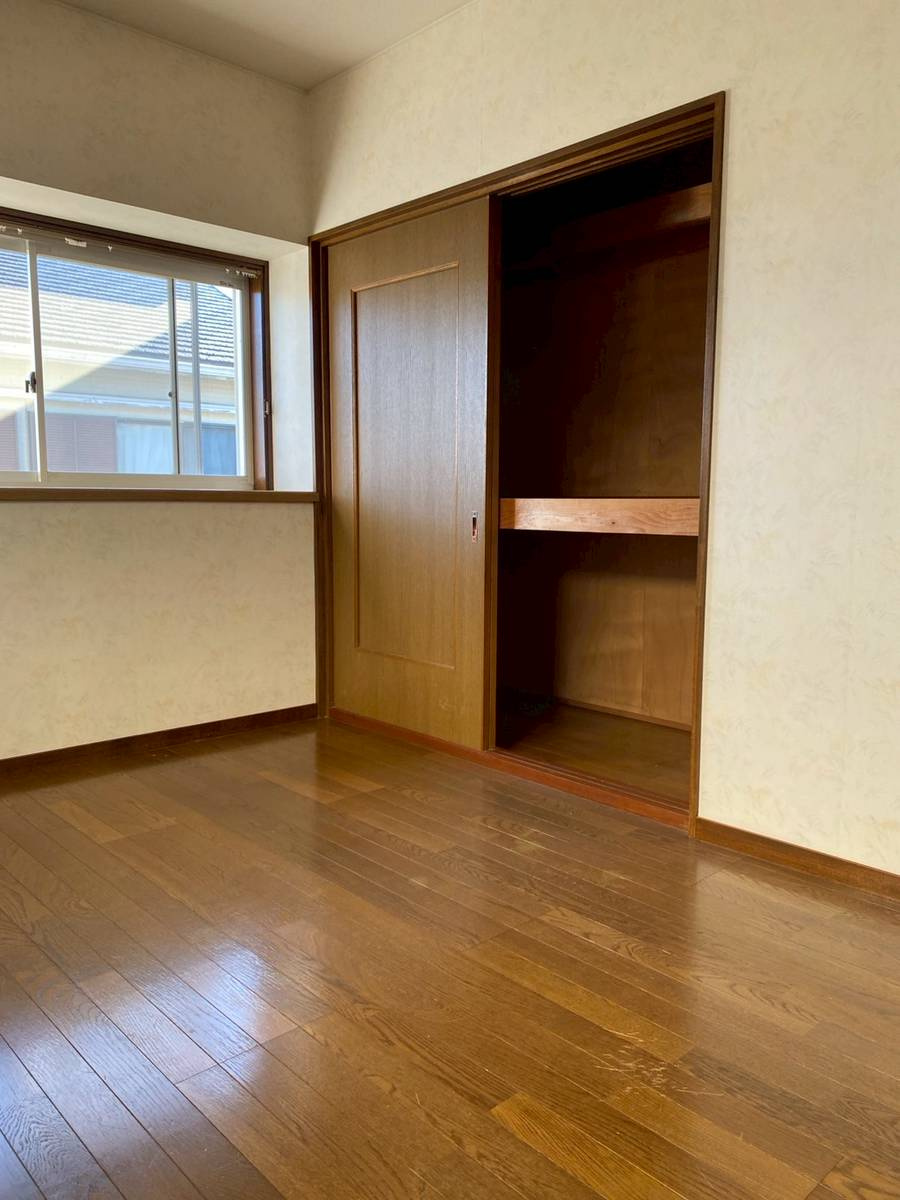 貴志川町西山　中古戸建の洋室