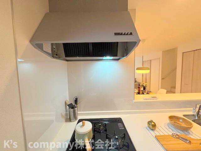 ◎茅ヶ崎市室田1丁目　中古戸建のキッチン|レンジフード♪