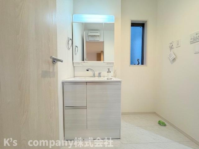 ◎茅ヶ崎市室田1丁目　中古戸建の独立洗面台|朝の身支度もスムーズ洗面化粧台♪