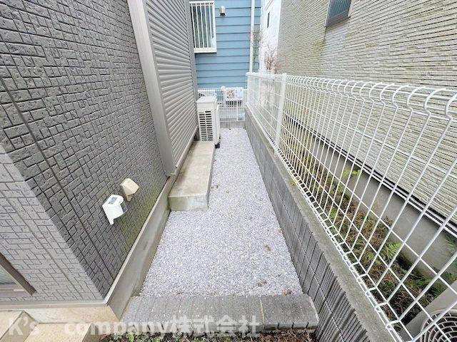 ◎茅ヶ崎市室田1丁目　中古戸建の外観|建物横側スペース◇◇