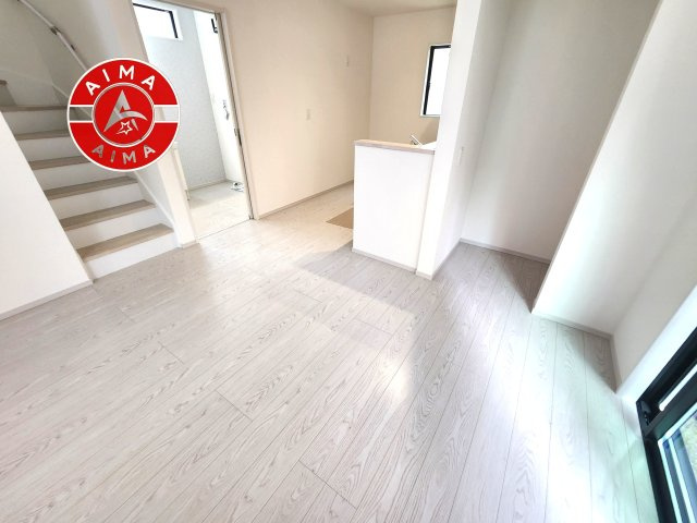 福岡市西区小戸1丁目第4-4棟（4号棟）のダイニング|キッチンから立ち込める香りが今日の料理を期待させます。