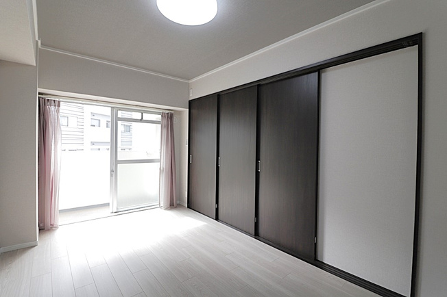 【洋室】 | 蒲生第二コーポ ★ペット可・南向き | レースカーテン付きです♪