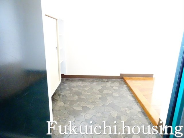 パレス藤の玄関