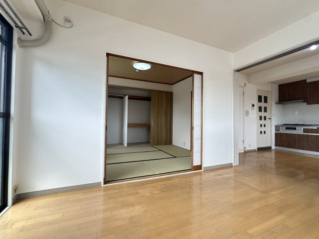 メロディハイム東帝塚山の洋室