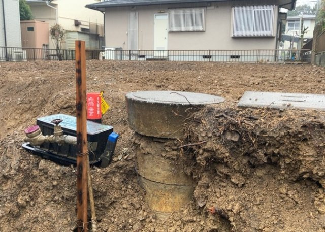 【外観】 | 土地購入を検討されている場合、境界杭がない状態で購入してしまうと境界確定測量をする必要があり、費用がかかります。購入の前に、売主、隣土地所有者立ち合いのもと境界を確定し境界杭を設置するのがベストです。