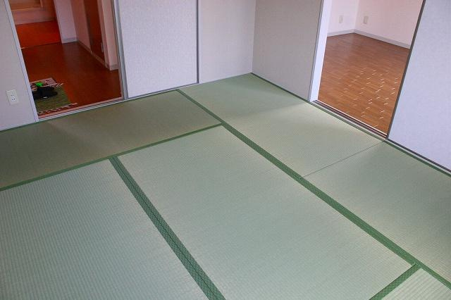 パークサイド精華台Ａ．Ｂ．Ｃ．Ｄの寝室|開放的な寝室です