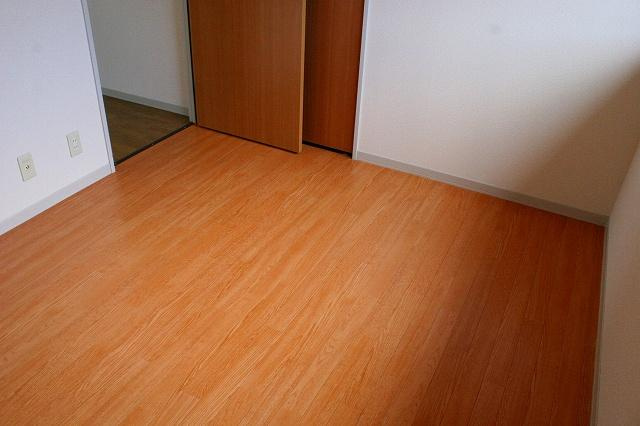 パークサイド精華台Ａ．Ｂ．Ｃ．Ｄの洋室|個人の部屋や寝室として使える洋室です